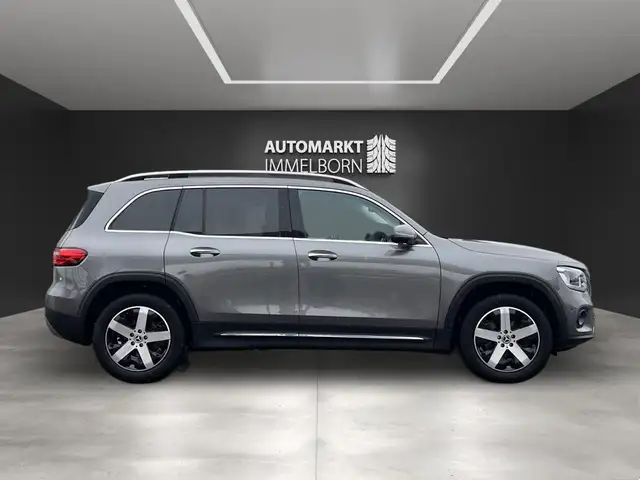 Mercedes-Benz GLB view 11