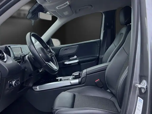 Mercedes-Benz GLB view 12