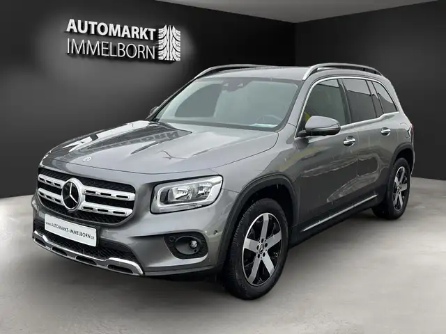 Mercedes-Benz GLB view 4