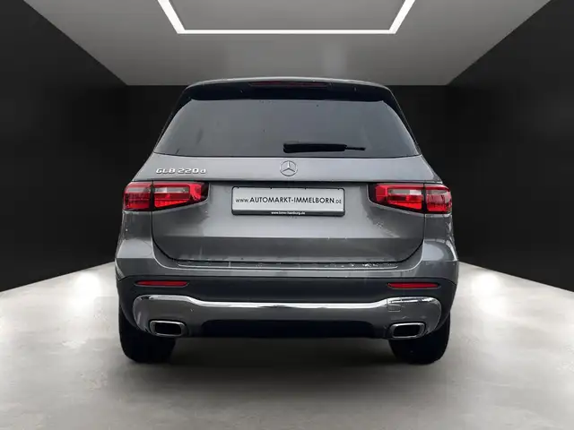 Mercedes-Benz GLB view 9