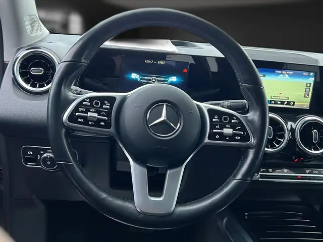Mercedes-Benz GLB view 15