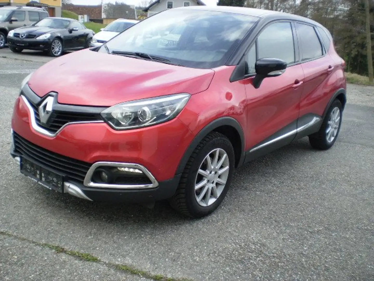 Renault Captur XMOD Rot - 1