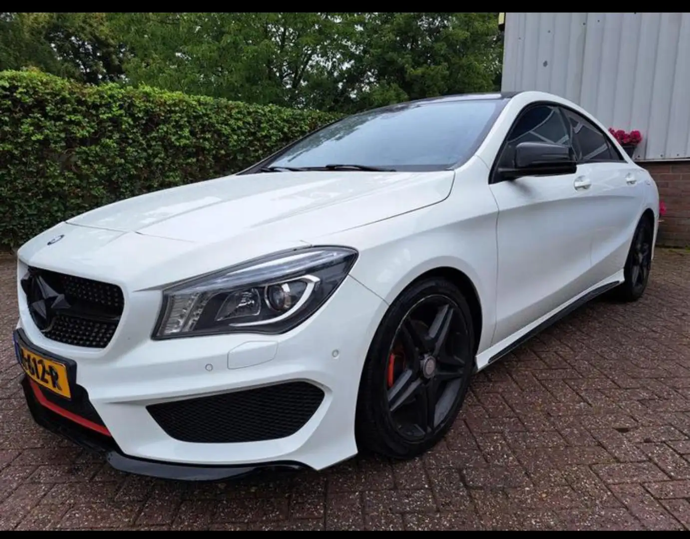 Mercedes-Benz CLA 200 . - 1