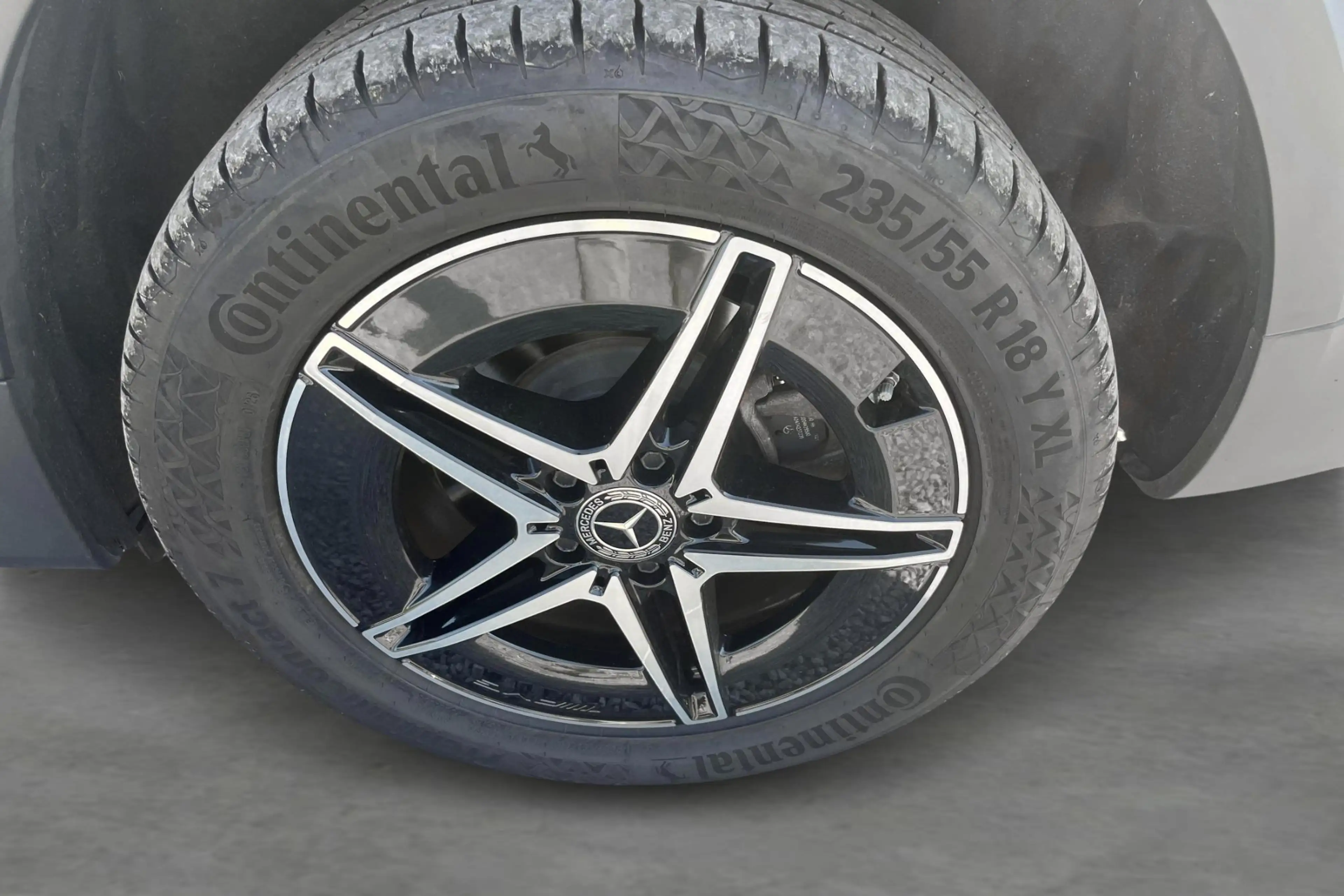 Mercedes-Benz EQB 300 EQB 4MATIC AMG Line 7-seat — photo 8