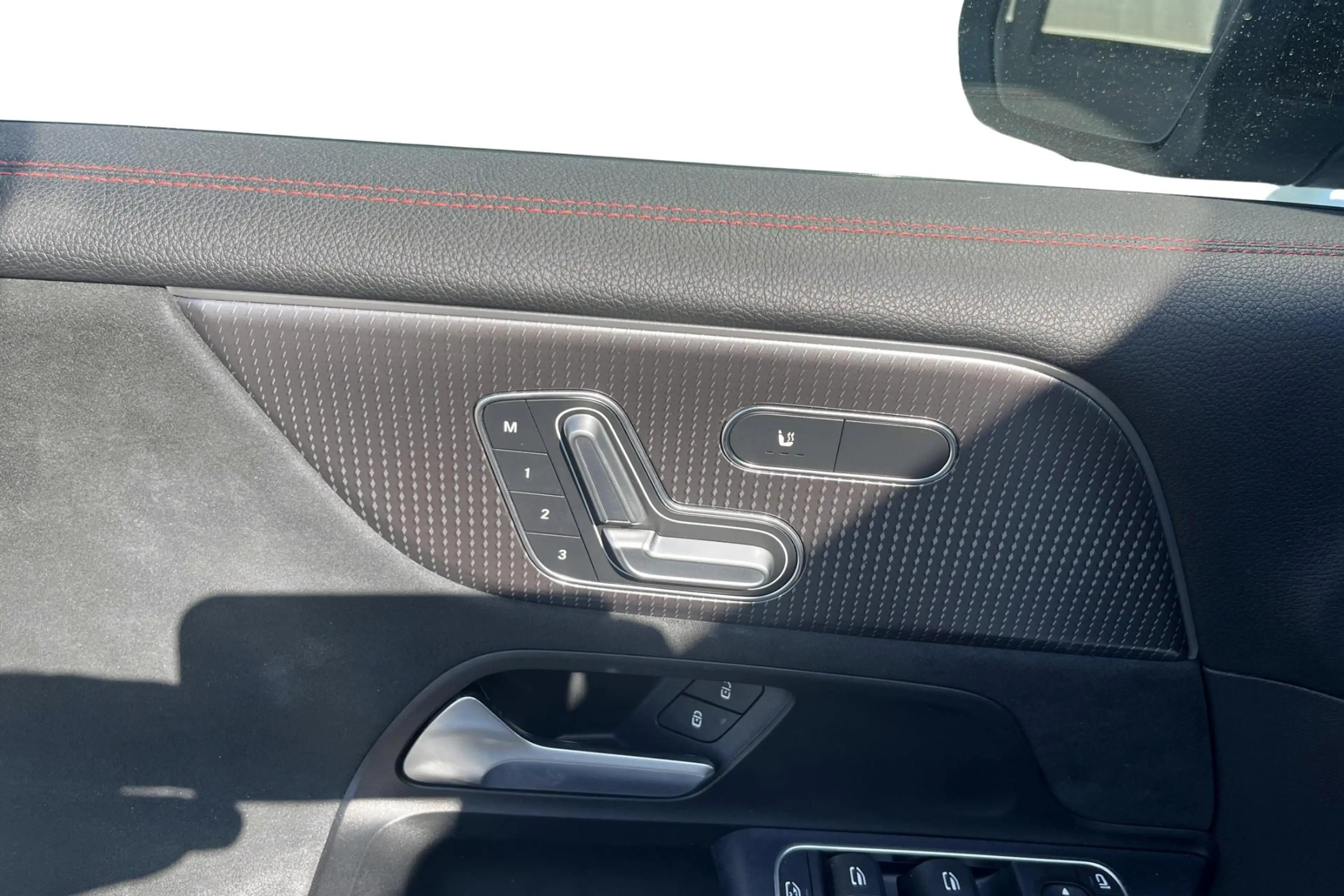 Mercedes-Benz EQB 300 EQB 4MATIC AMG Line 7-seat — photo 13