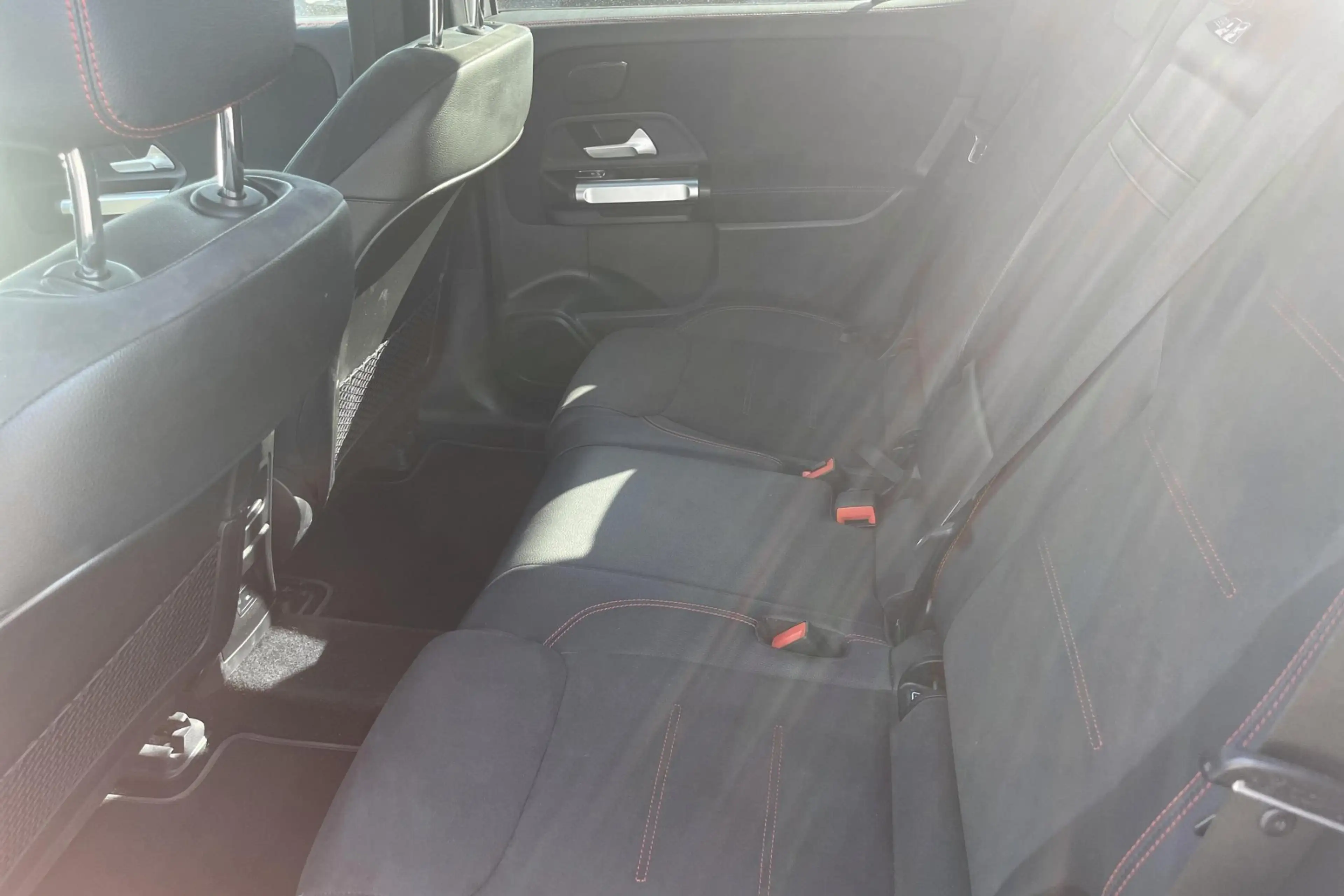 Mercedes-Benz EQB 300 EQB 4MATIC AMG Line 7-seat — photo 7