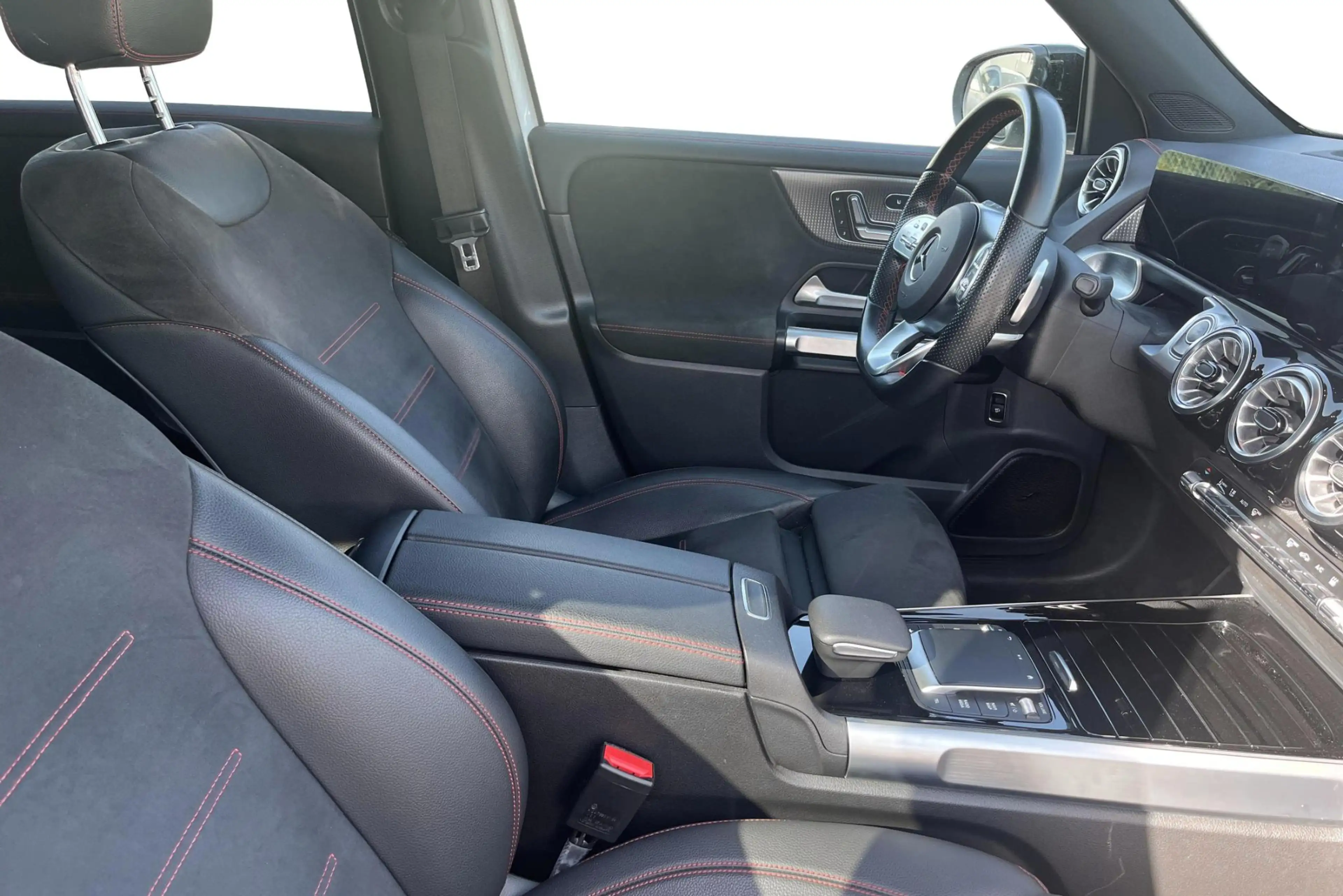 Mercedes-Benz EQB 300 EQB 4MATIC AMG Line 7-seat — photo 6