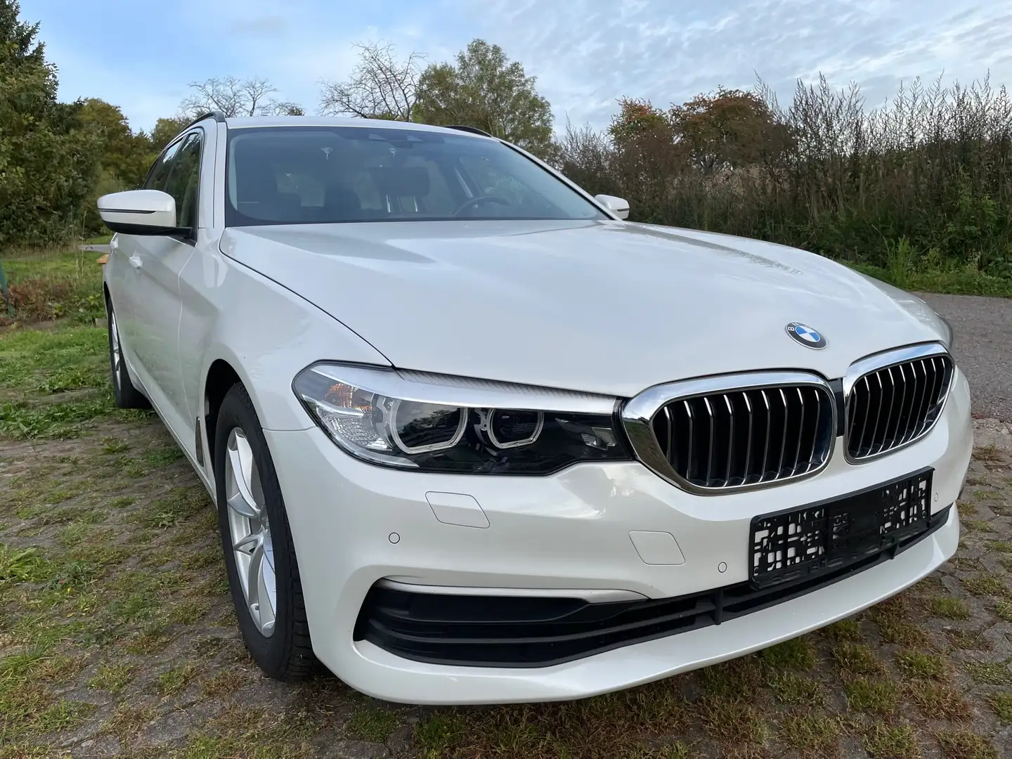 BMW 520 d Touring Business| HUD | Lenkradheizung | Memory Weiß - 1