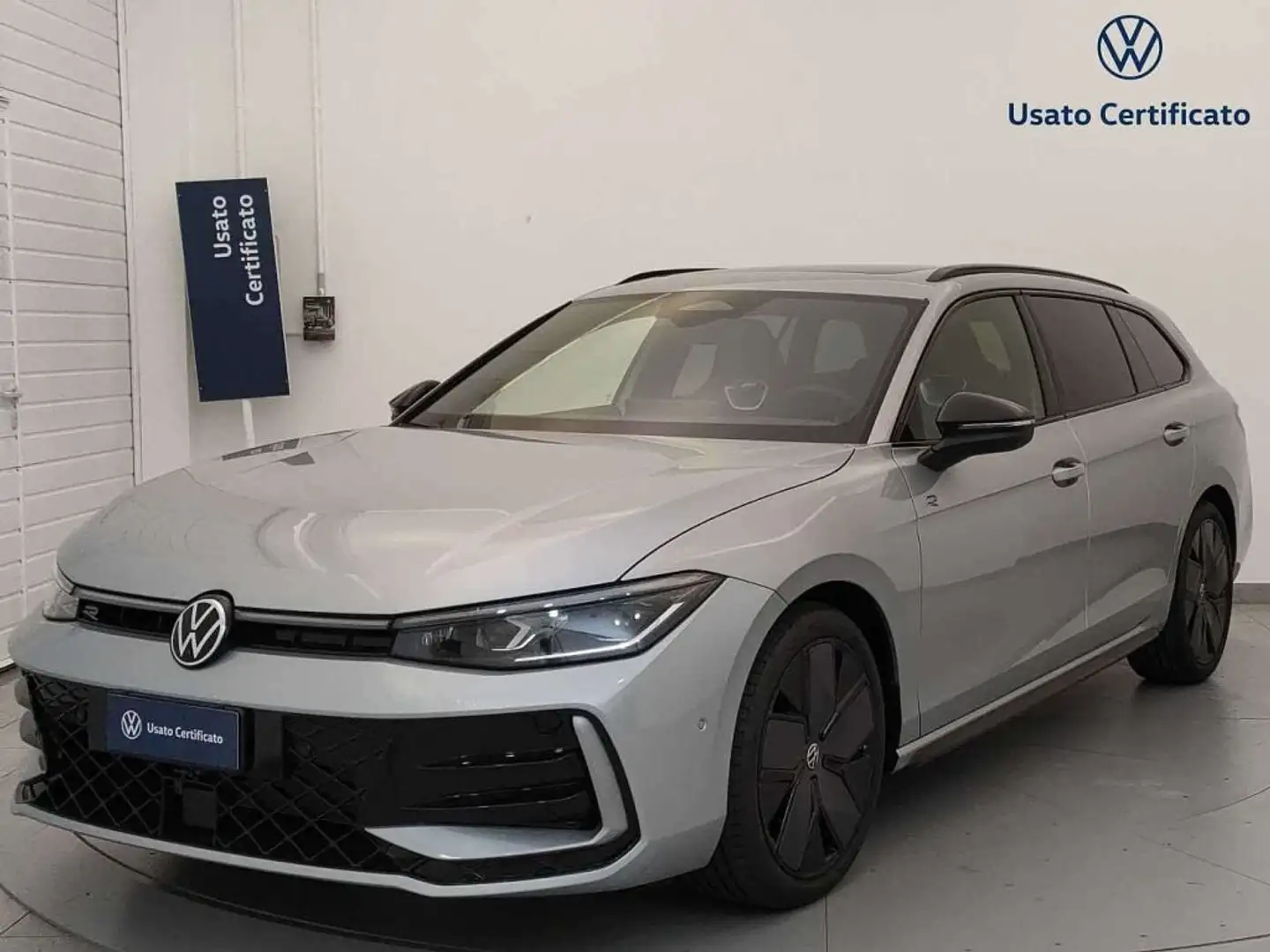 Volkswagen Passat 9ª serie 1.5 eTSI 150 CV ACT DSG R-Line Argento - 1
