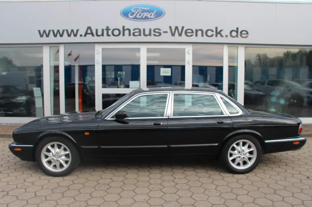 Jaguar XJ