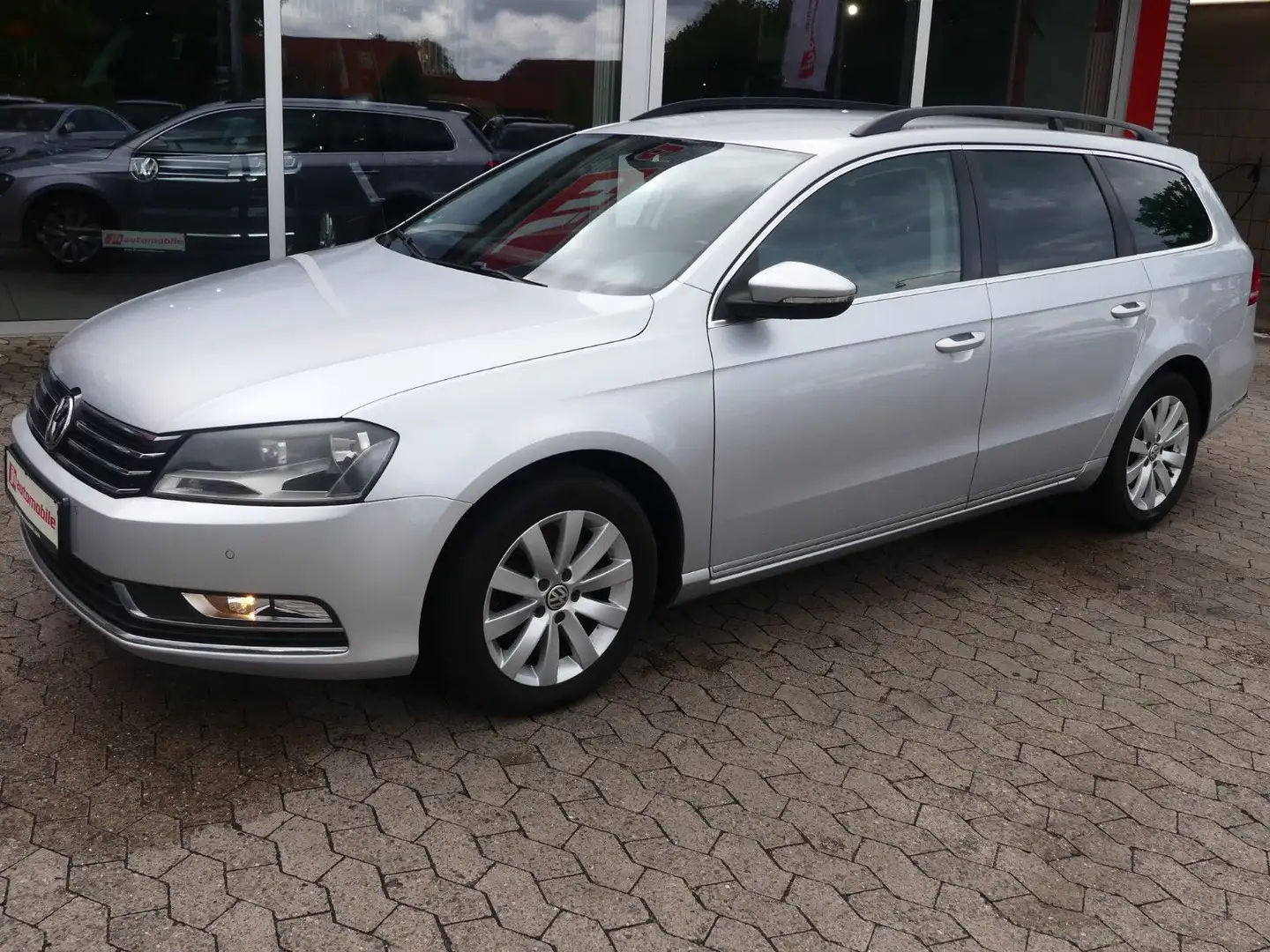 Volkswagen Passat Variant Comfortline Navi*SHZ*AHK*Tempomat Plateado - 2