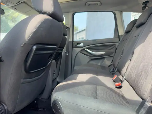 Ford C-Max view 10