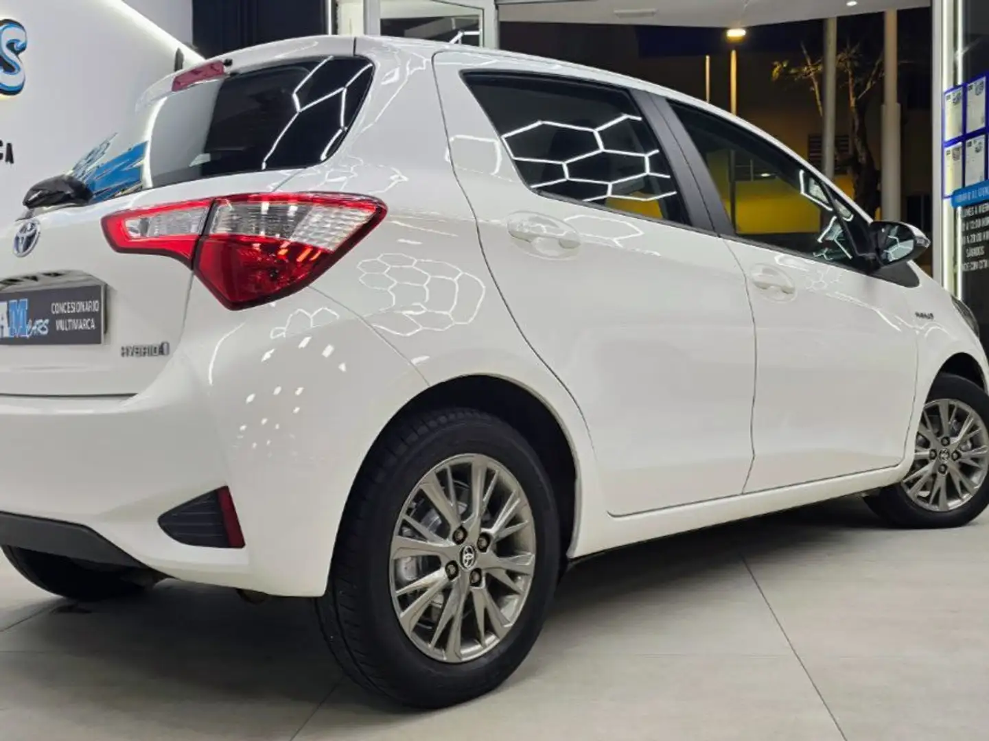 Toyota Yaris 100H 1.5 Feel! Blanco - 2