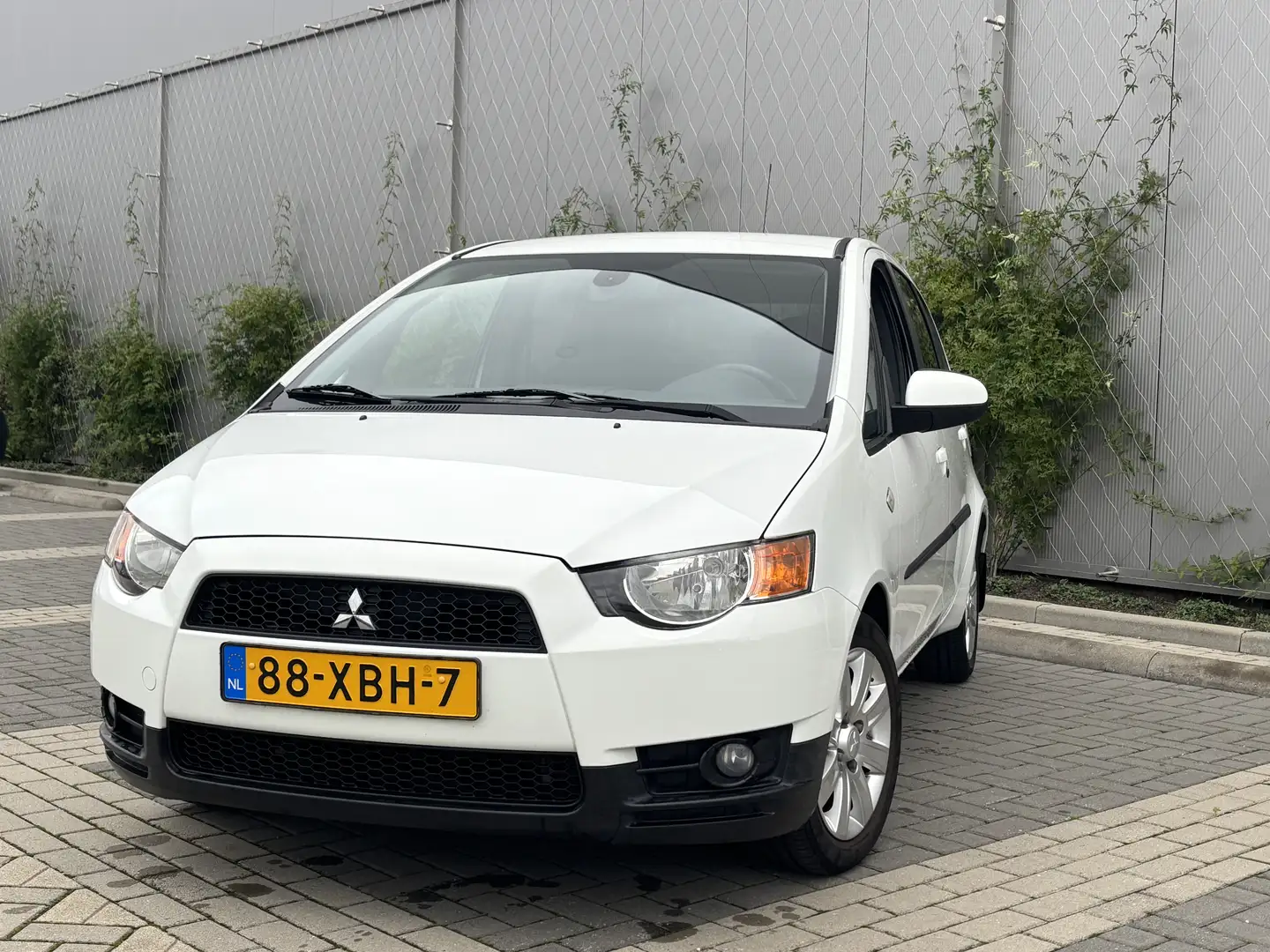 Mitsubishi Colt 1.3 Edition Two / 5 deurs / lage km. stand! Wit - 1