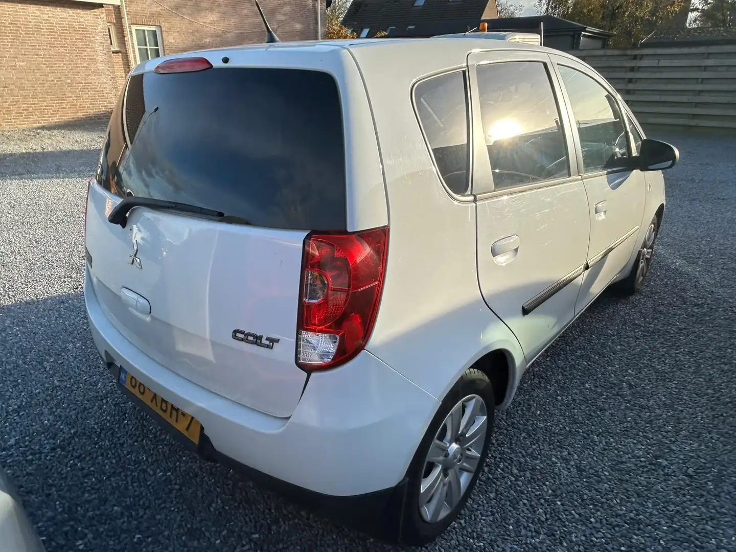 Mitsubishi Colt 1.3 Edition Two / 5 deurs / lage km. stand! Wit - 2