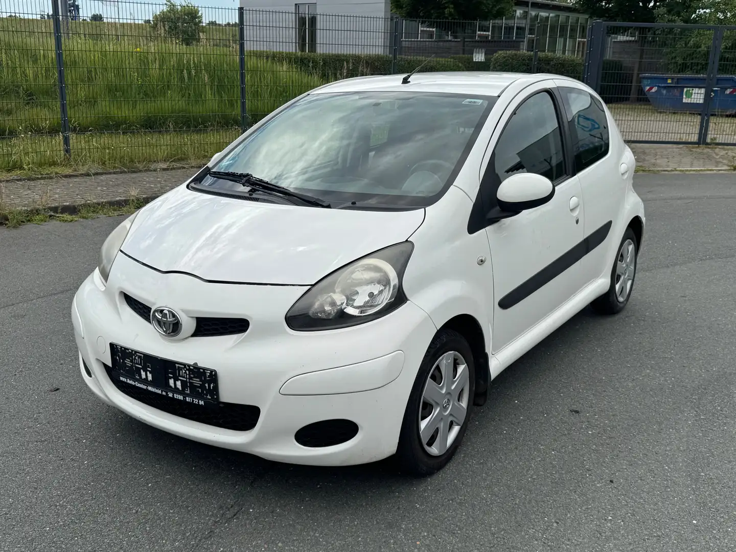 Toyota Aygo TÜV&&Batterie&Inspektion NEU KLIMA Servo 1 Hand Weiß - 1