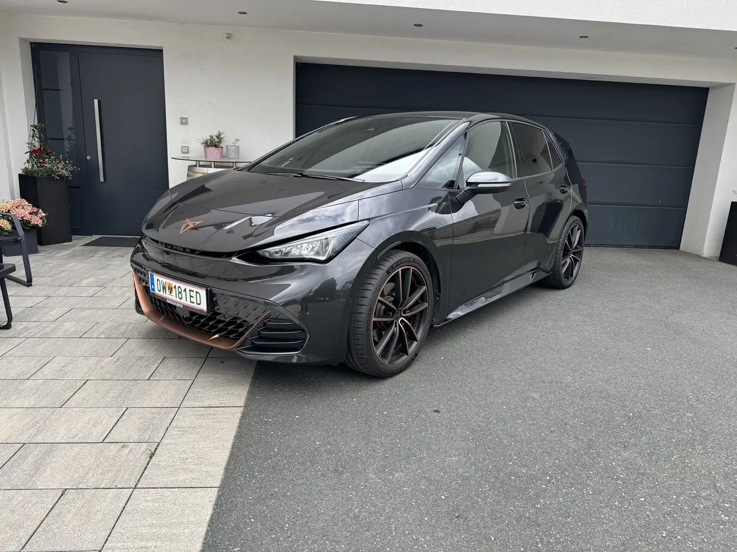 CUPRA Born Born 77kWh e-Boost Schwarz - 2