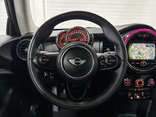 Mini Hatch view 12