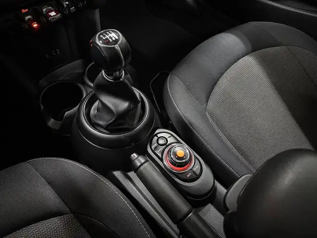 Mini Hatch view 14