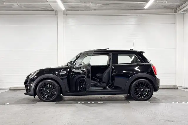 Mini Hatch view 3
