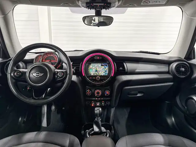 Mini Hatch view 11