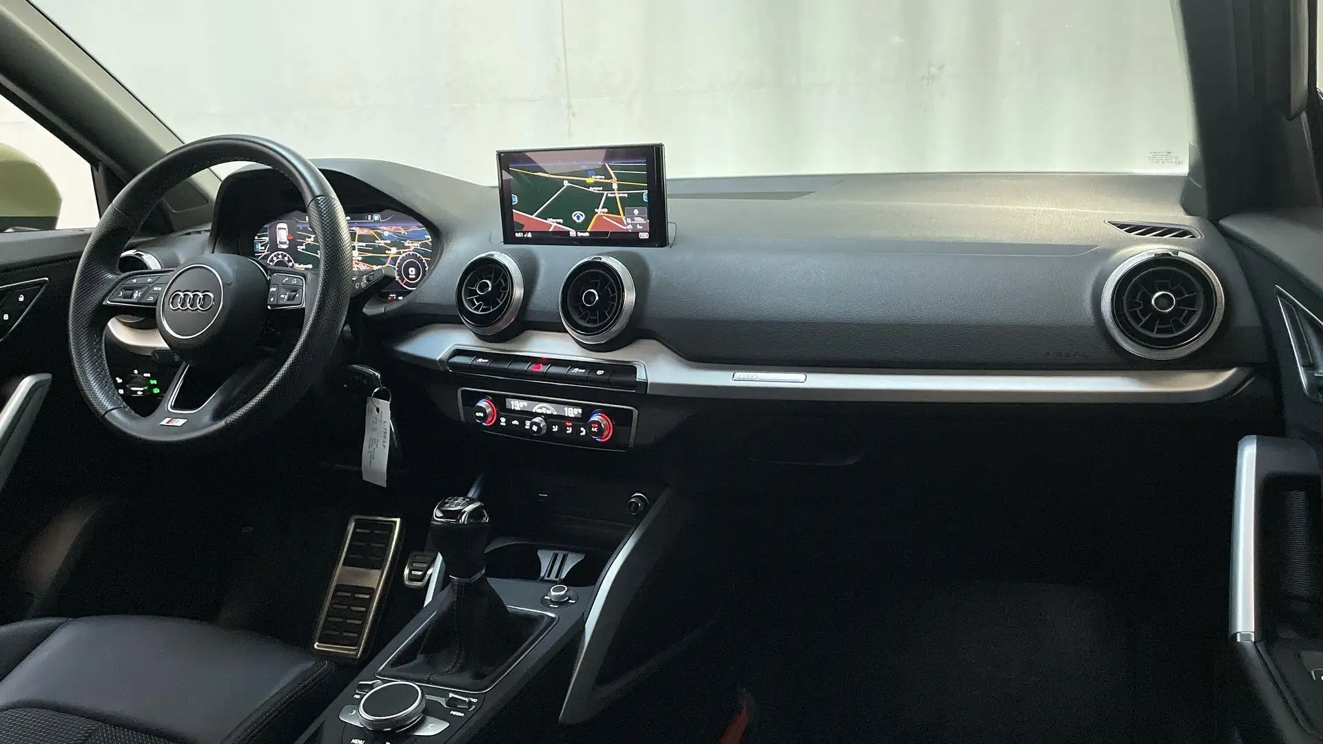Audi Q2 30 TFSI S Edition S-Line LED Leder-Stof Navigatie Groen - 2