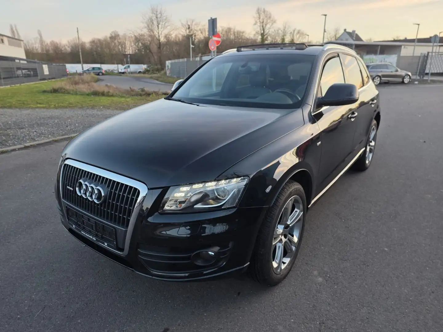 Audi Q5 2.0 TFSI 155 kW quattro Schwarz - 1