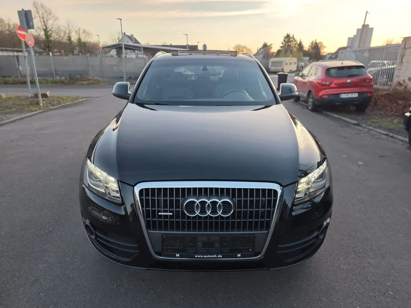 Audi Q5 2.0 TFSI 155 kW quattro Schwarz - 2