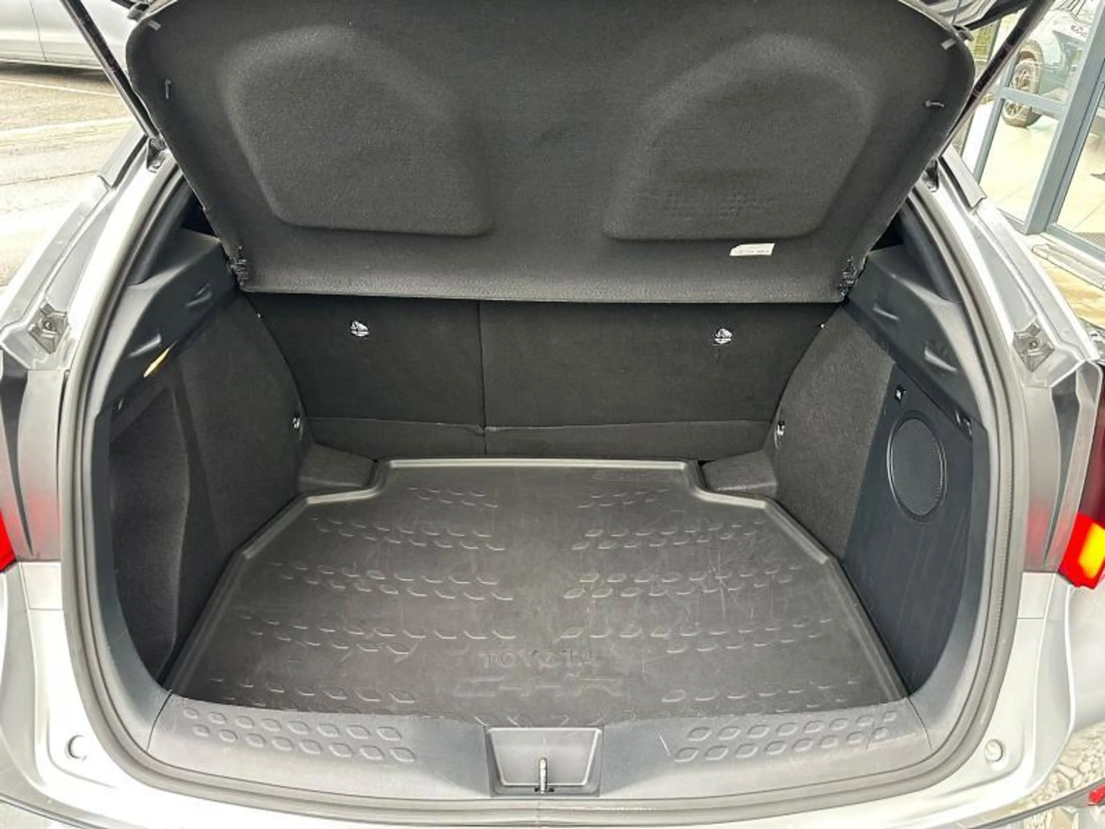 Toyota C-HR C-HIC Mono-Tone — photo 8