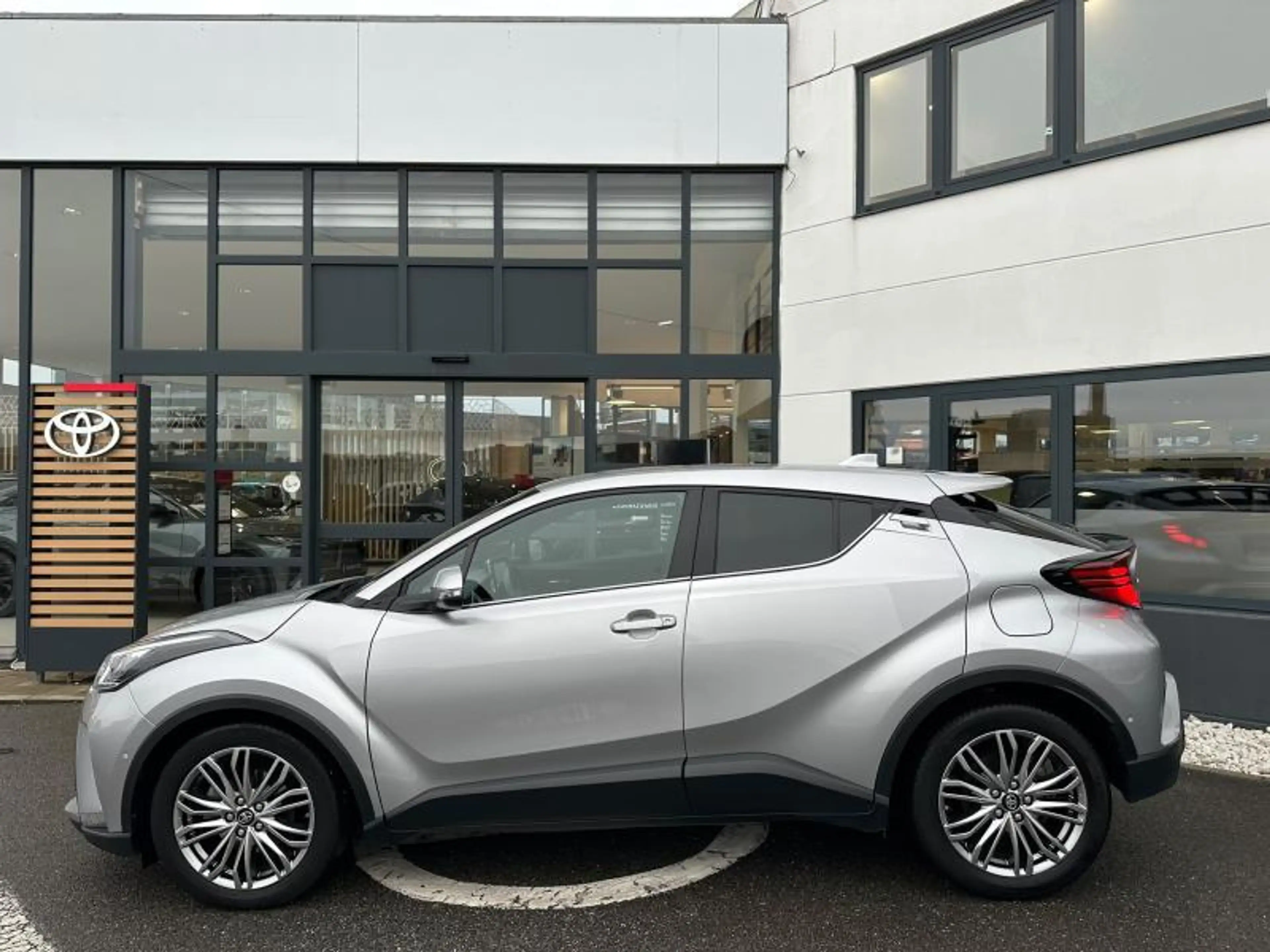 Toyota C-HR C-HIC Mono-Tone — photo 4