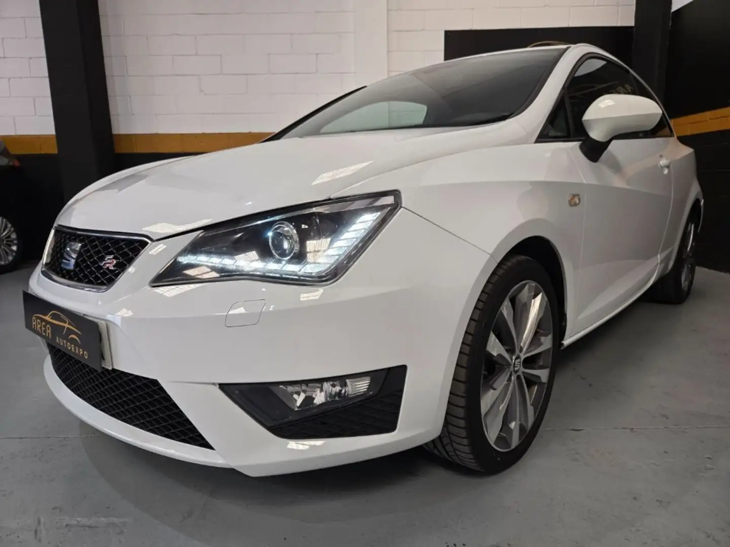 SEAT Ibiza SC 1.0 EcoTSI S&S FR Ultimate 110 Weiß - 1