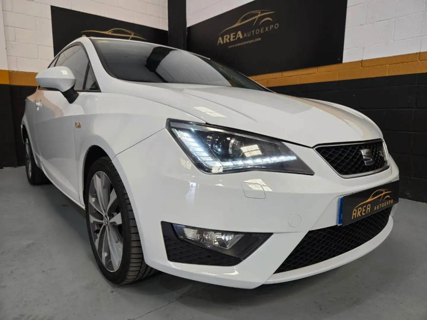 SEAT Ibiza SC 1.0 EcoTSI S&S FR Ultimate 110 Weiß - 2