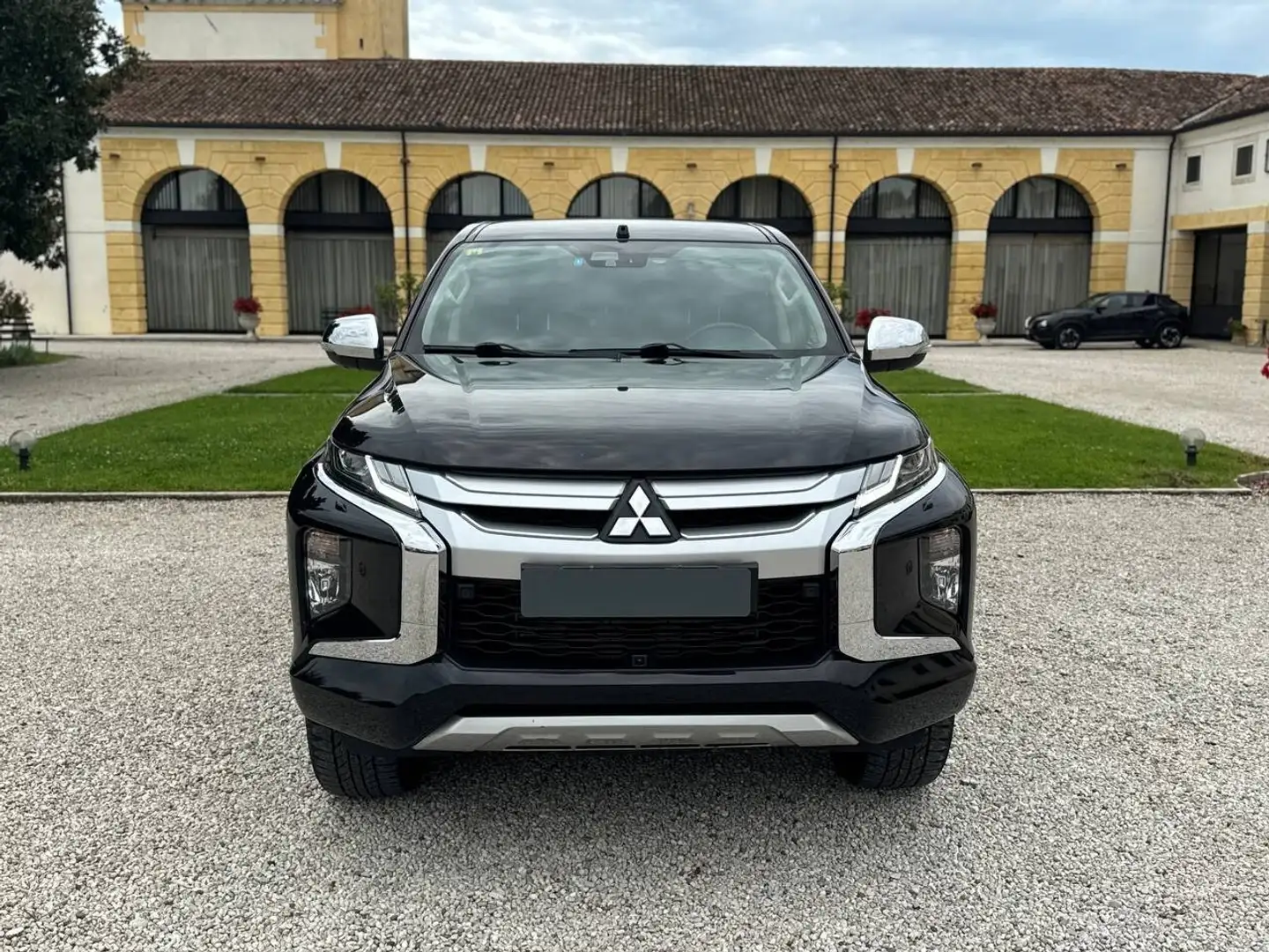 Mitsubishi L200 L200 2.3 D Double Cab 4x4 Hurricane aut. Negro - 2