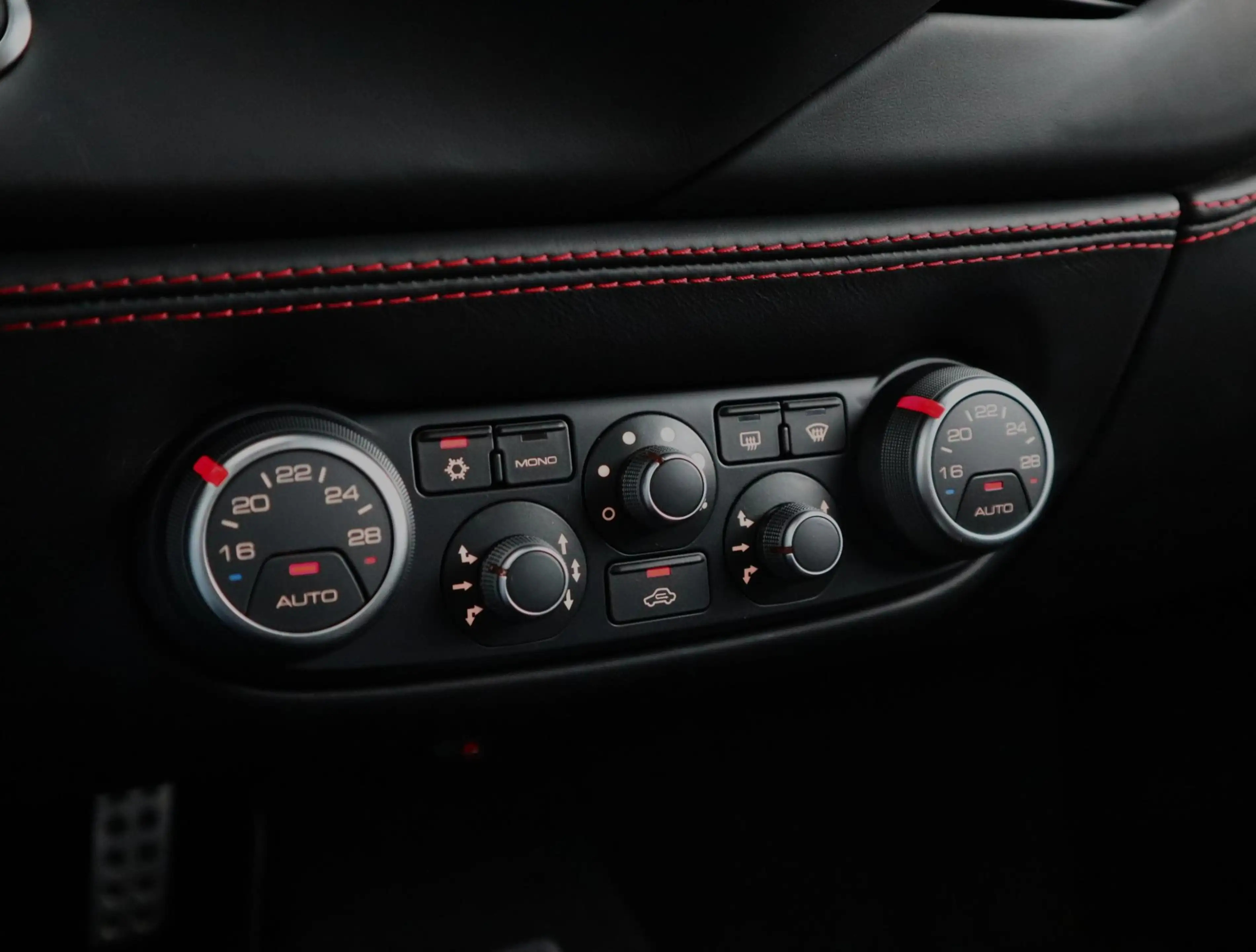Ferrari 488 3.9 GTB HELE | LED shift indicators | Carbon Stuur — photo 48