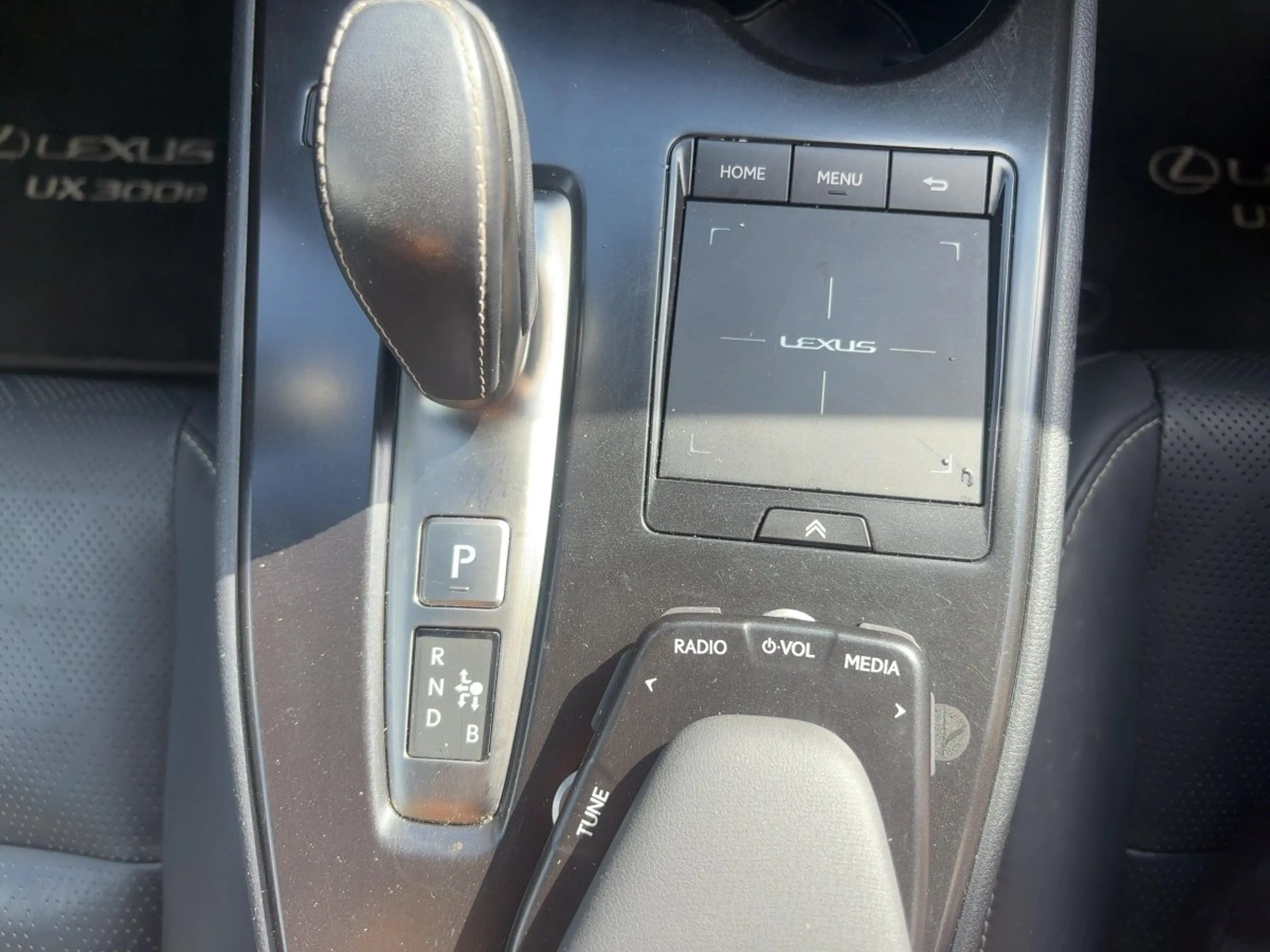 Lexus UX 300e UX 300 e 300e Executive AppleCarPlay Size klimati — photo 14