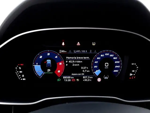 Audi Q3 view 12