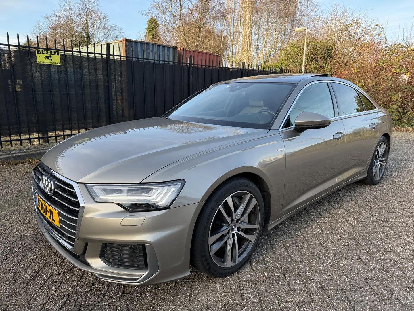 Audi A6 Limousine 50 TFSI e quattro S edition Pano/Carplay Grijs - 1