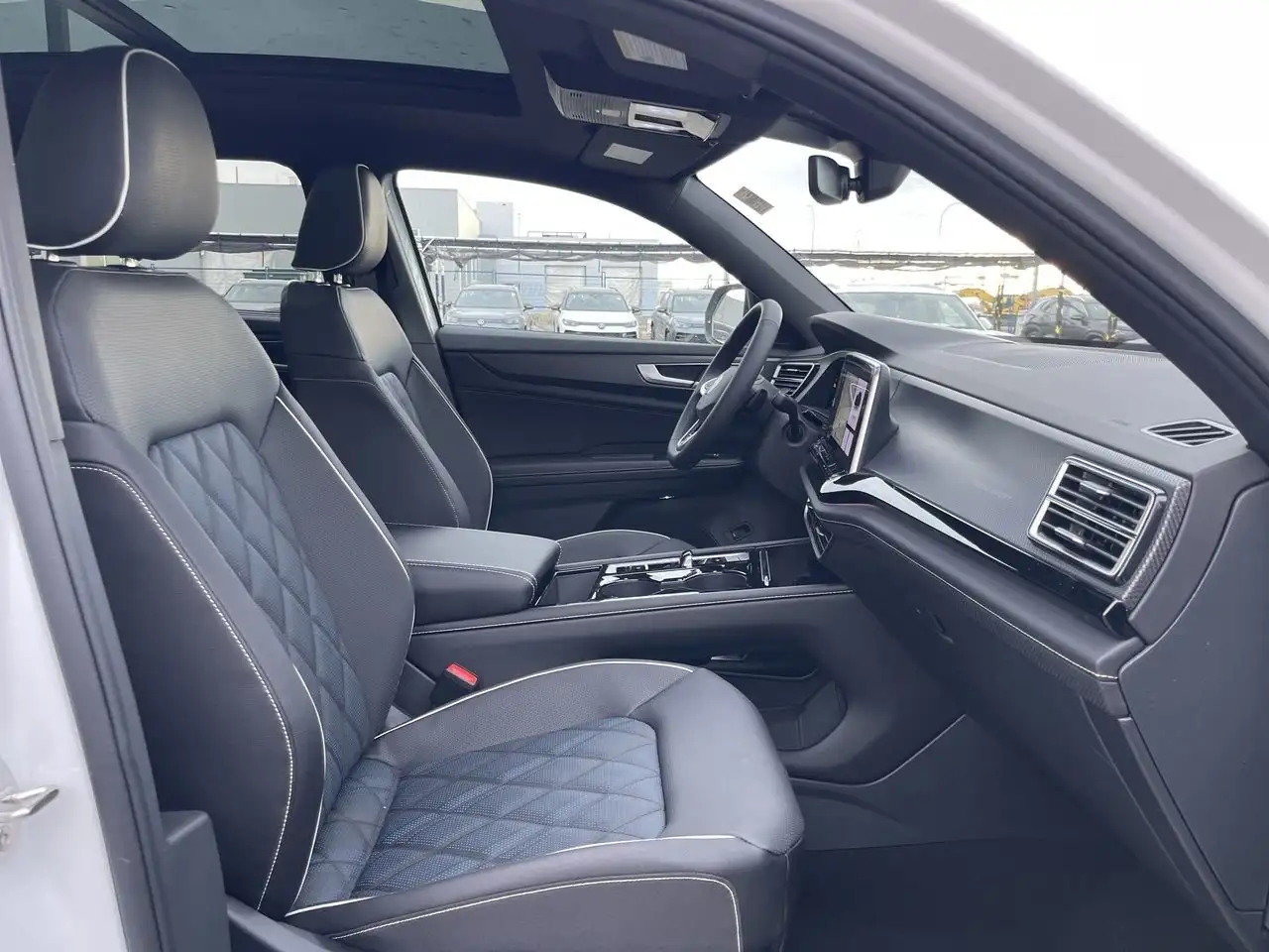 Volkswagen Atlas photo Volkswagen Atlas