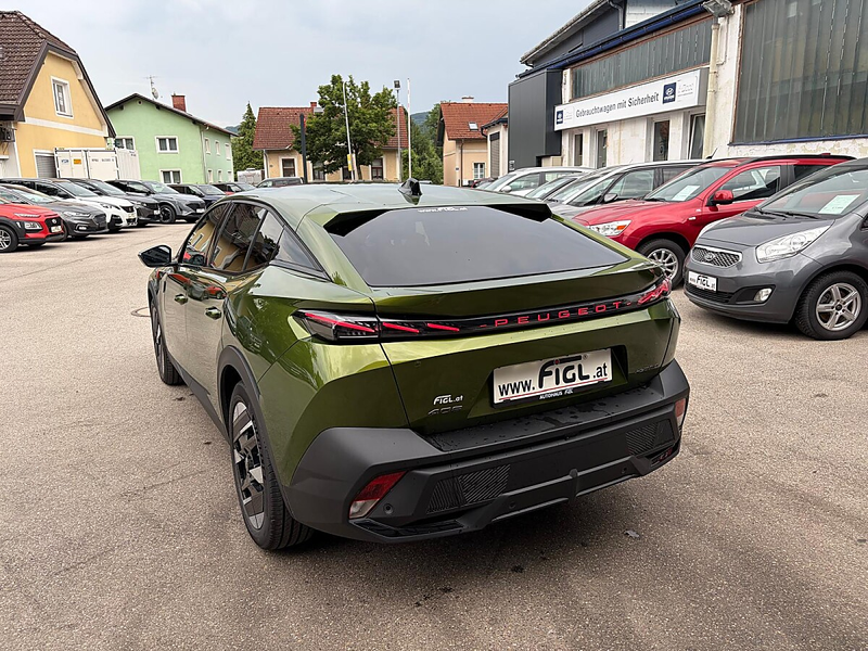 Peugeot 408 Hybrid 145 e-DCS6 GT Exclusive — photo 3