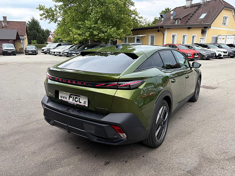Peugeot 408 Hybrid 145 e-DCS6 GT Exclusive — photo 4