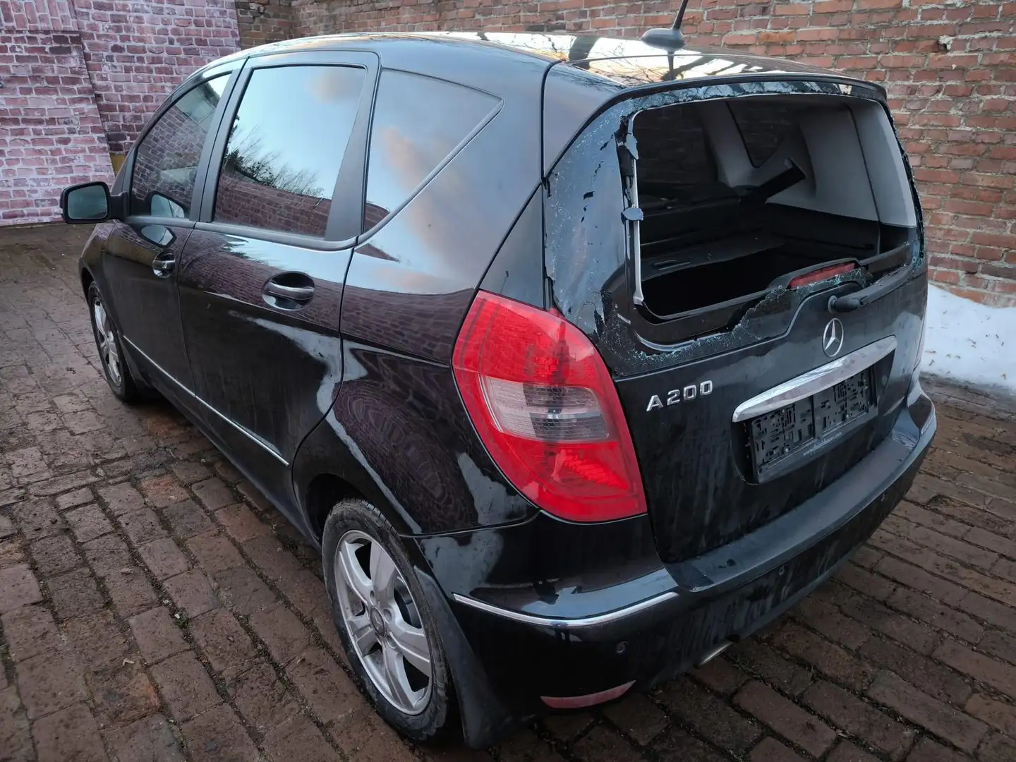 Mercedes-Benz A 200 A 200 2.0i Automatik Heckschaden Schwarz - 1