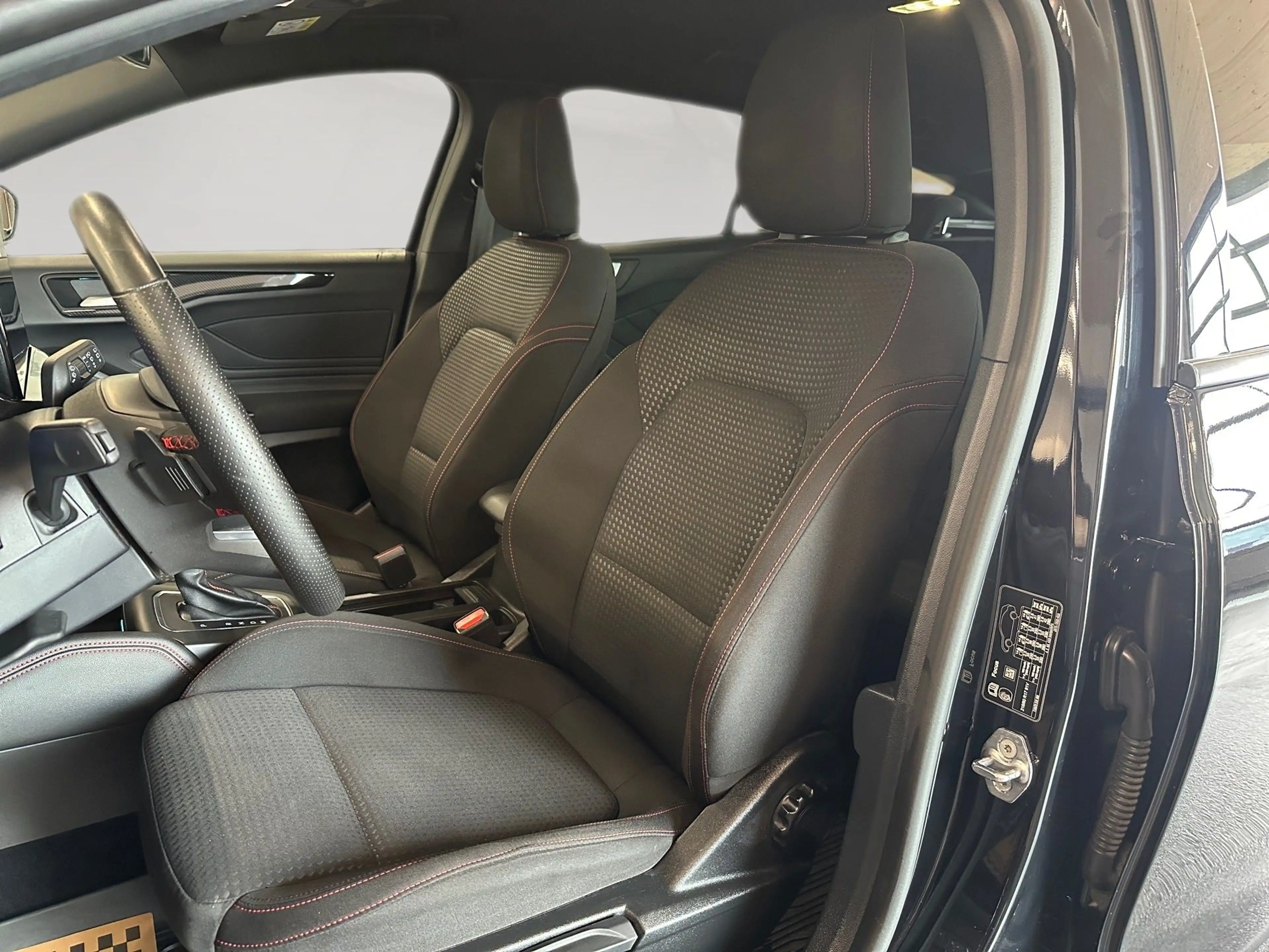 Ford Focus Turnier 1,0 EcoBoost ST-Line X ab ca. 171€ monatl — photo 19