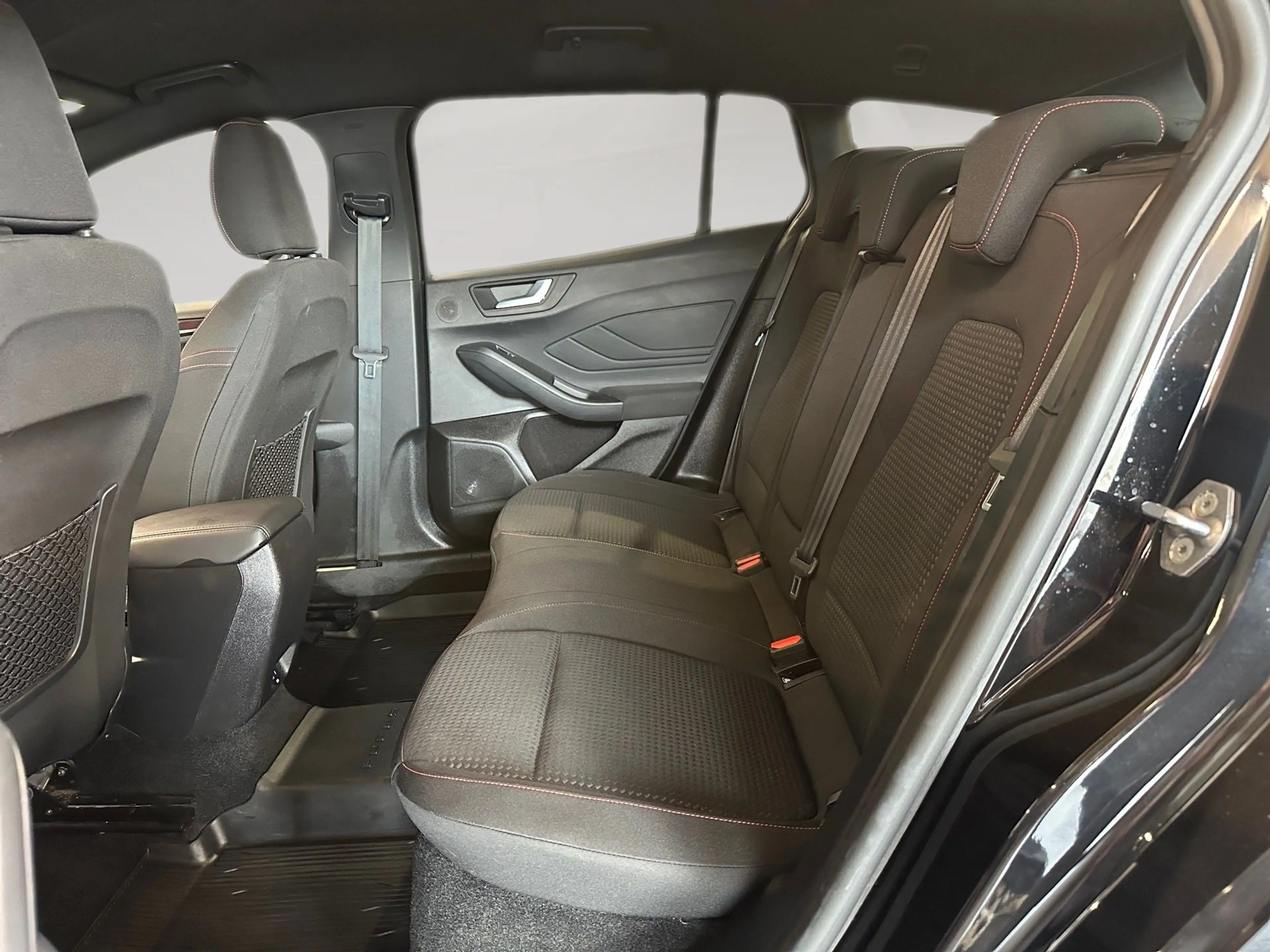 Ford Focus Turnier 1,0 EcoBoost ST-Line X ab ca. 171€ monatl — photo 20