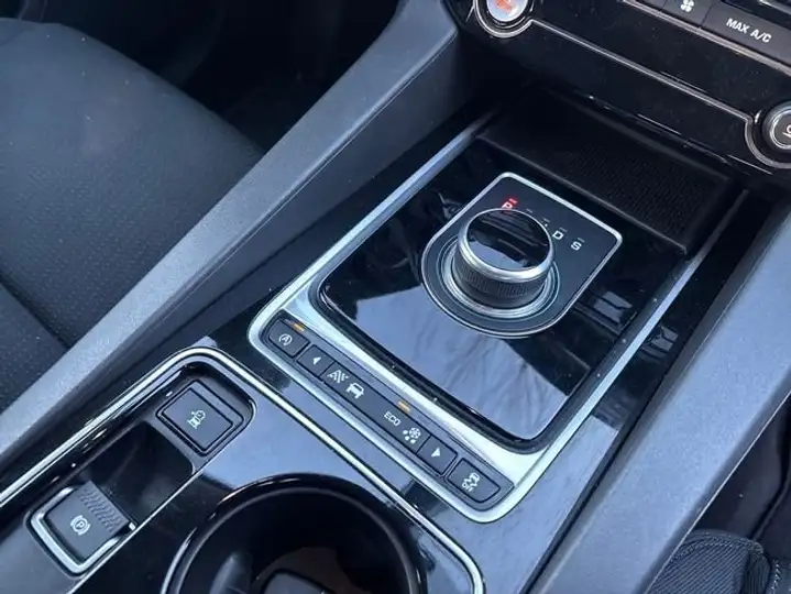 Jaguar F-Pace 2017, foto 13