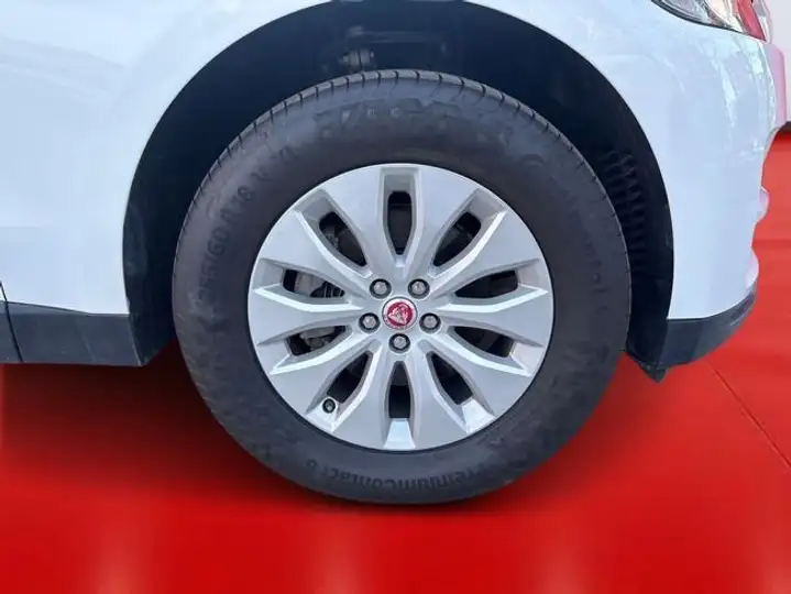 Jaguar F-Pace 2017, foto 10