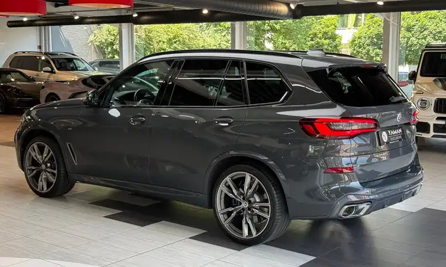 BMW X5 M view 11
