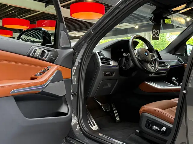 BMW X5 M view 12