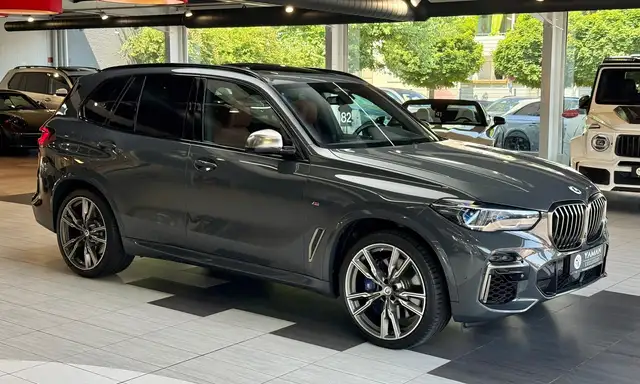 BMW X5 M view 5