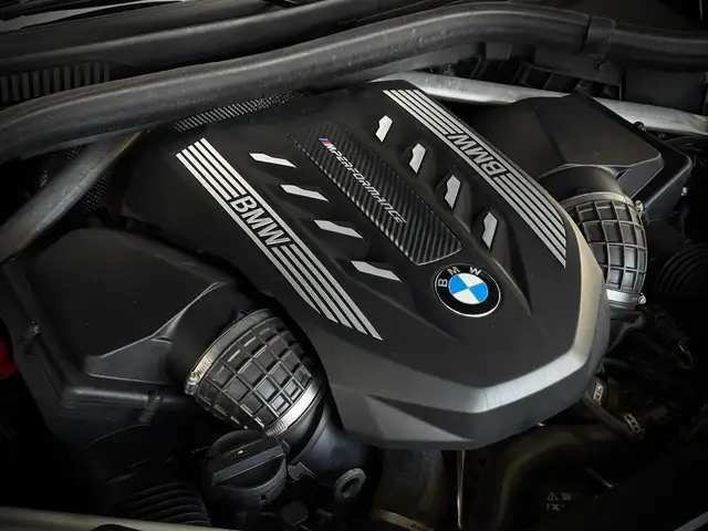 BMW X5 M view 4