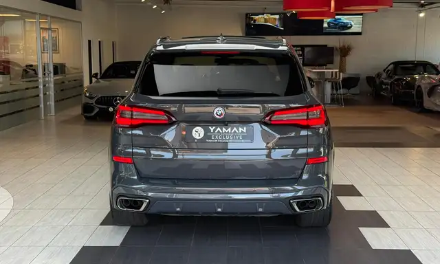 BMW X5 M view 10